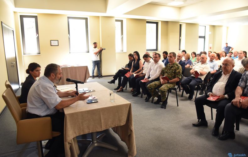 В Степанакерте состоялась презентация книги «Арцахская проблема и внешняя политика Республики Арцах»