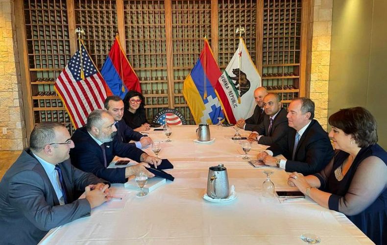 Министр ИД Давид Бабаян встретился с конгрессменом Адамом Шиффом