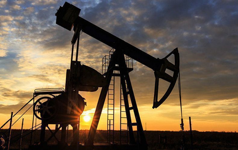 Oil prices grow weakly