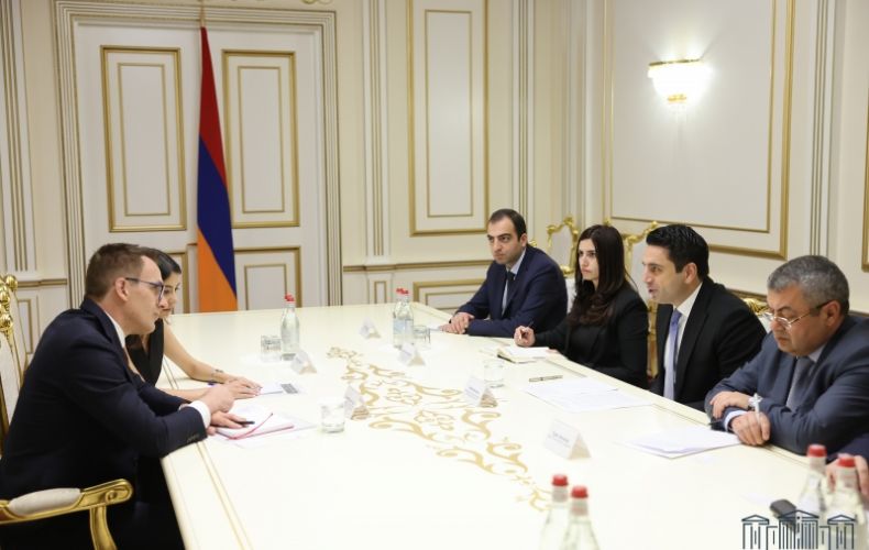 Спикер парламента Армении рассказал послу Швейцарии об агрессии Азербайджана
