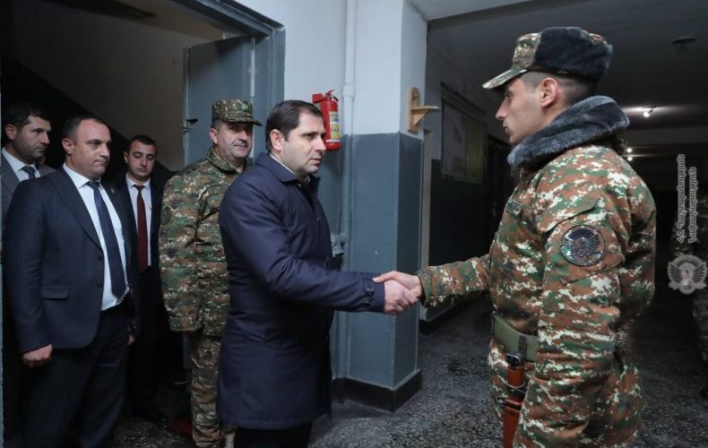 Министр обороны и глава Генштаба ВС Армении посетили одну из воинских частей