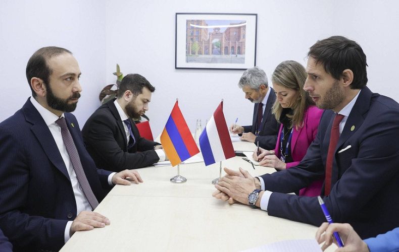 Armenia, Netherlands FMs hold meeting