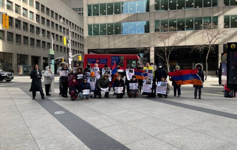 Армяне Канады провели акцию у здания ООН в Торонто против блокировки Лачинского коридора