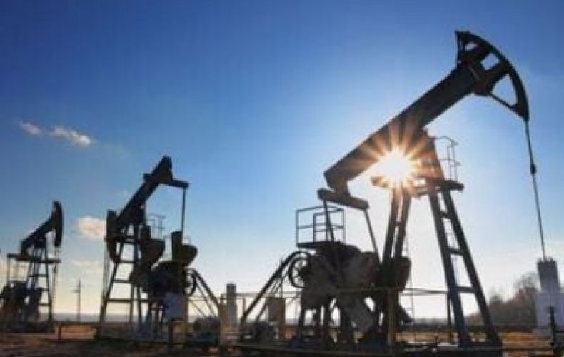 World oil prices fluctuate
