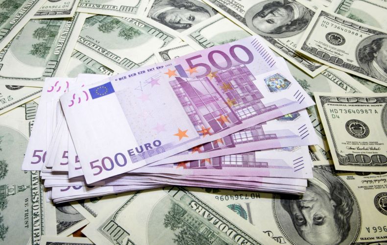 Dollar decreases, euro increases in Armenia