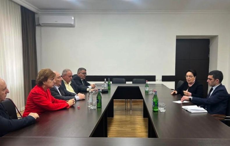 Сергей Газарян встретился с представителями общественно-политических сил Армении