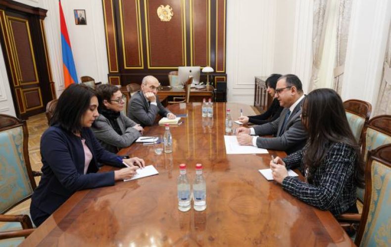Вице-премьер Армении и посол Франции коснулись гуманитарной ситуации, вызванной блокированием Азербайджаном Лачинского коридора