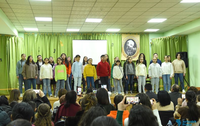 Вернувшихся из Еревана спустя полтора месяца воспитанников в Степанакертской музыкальной школе встретили музыкальным мероприятием