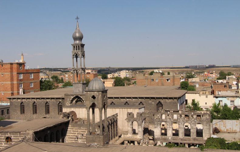 Армянская церковь Сурб Киракос Диарбекира примет под своим кровом людей, лишившихся жилья вследствие землетрясения