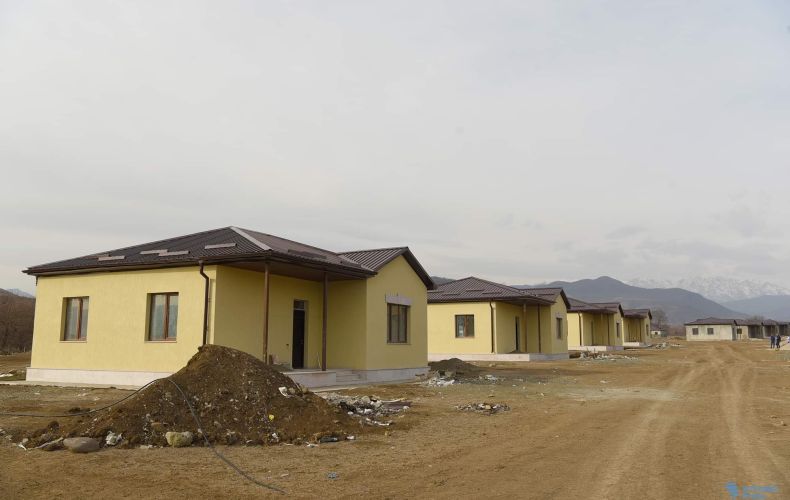 Из-за блокады строительство частных домов для переселенцев в Овсепаване замедлилось, но продолжается