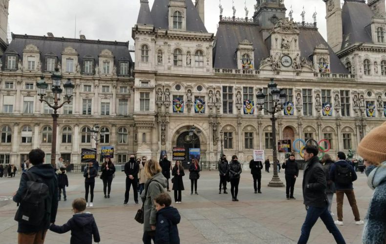В защиту Арцаха в Париже прошла акция протеста