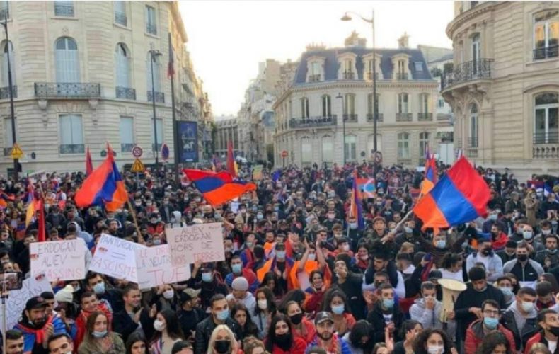 Армяне ЕС провели акцию протеста против включения Нагорного Карабаха в состав Азербайджана