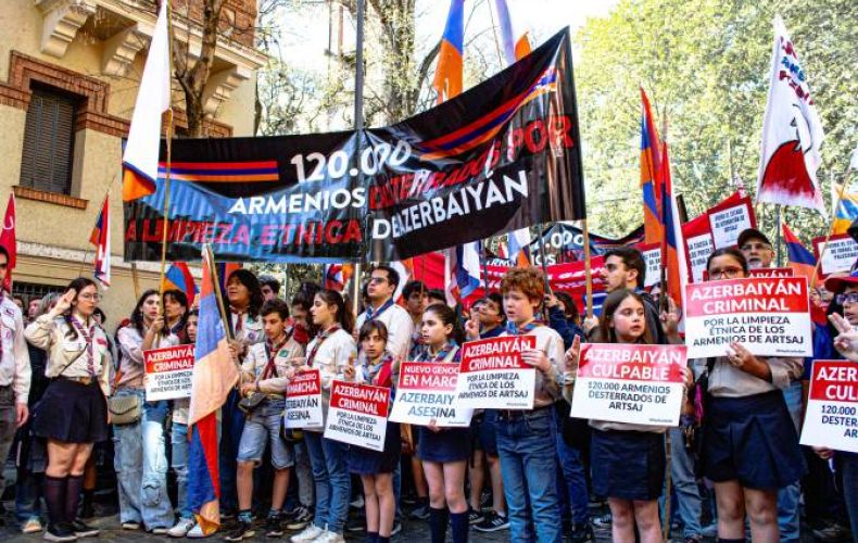 Армянская община Аргентины у посольства Азербайджана провела акцию, осудив этнические чистки в Арцахе