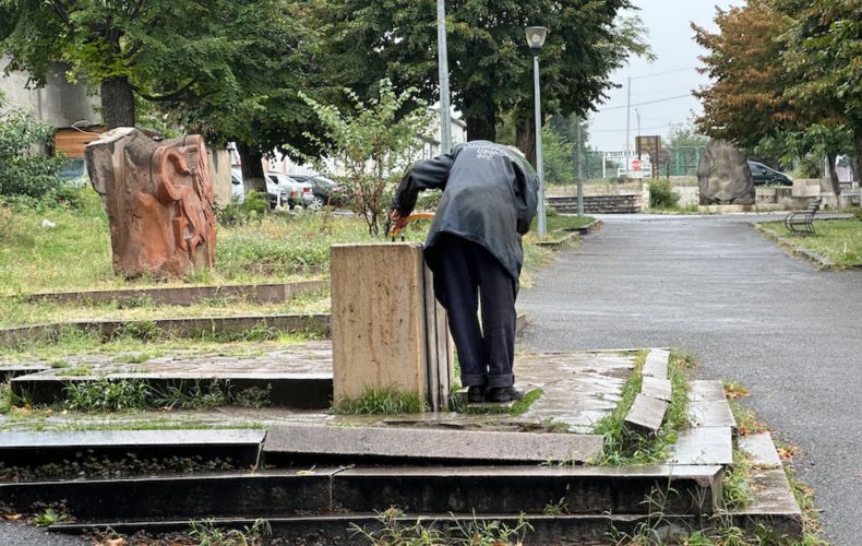 Ադրբեջանի մշակութային ցեղասպանության հերթական զոհը՝ Ստեփանակերտի «Անդրանիկ» փողոցում տեղադրված քանդակները