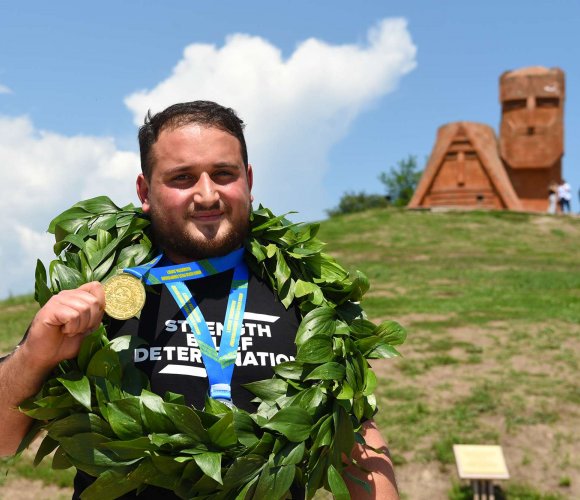 World champion Yuri Karoglanyan welcomed in Stepanakert