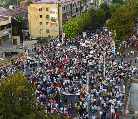 В столице прошли шествие и митинг, посвященные Дню Республики 
Арцах